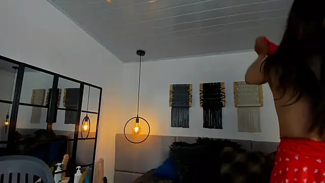 Snapshot of Sweet_camille chatting on 10/15/25, 02:11 Sweet camille online show from 10/15/25, 02:11