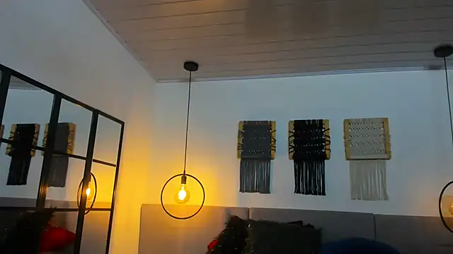 Snapshot of Sweet_camille chatting on 10/18/25, 02:14 Sweet camille online show from 10/18/25, 02:14