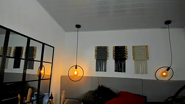 Snapshot of Sweet_camille chatting on 11/15/25, 02:31 Sweet camille online show from 11/15/25, 02:31