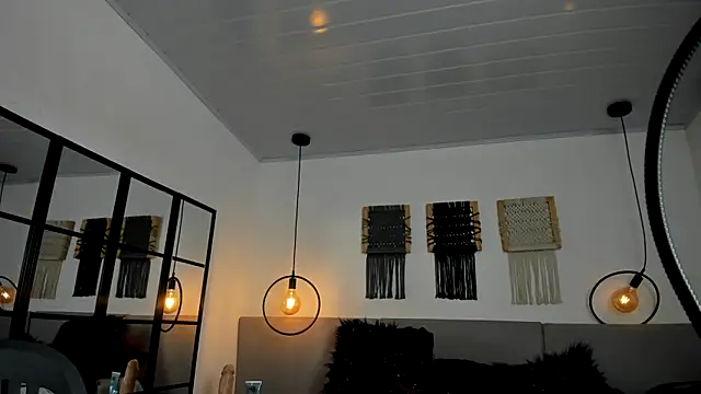 Snapshot of Sweet_camille chatting on 11/17/25, 11:27 Sweet camille online show from 11/17/25, 11:27