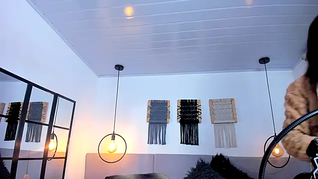 Snapshot of Sweet_camille chatting on 11/21/25, 02:21 Sweet camille online show from 11/21/25, 02:21