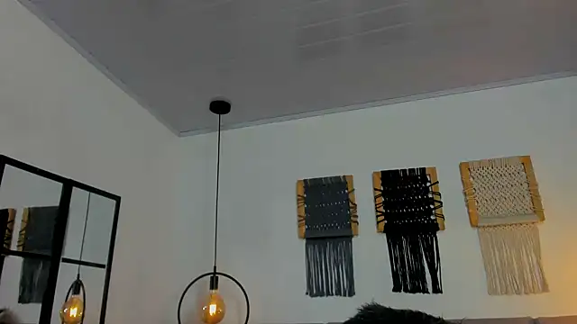 Snapshot of Sweet_camille chatting on 04/08/26, 02:11 Sweet camille online show from 04/08/26, 02:11