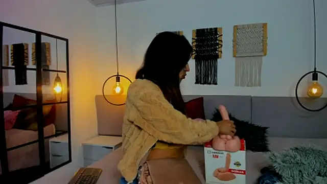 Snapshot of Sweet_camille chatting on 04/13/26, 02:17 Sweet camille online show from 04/13/26, 02:17