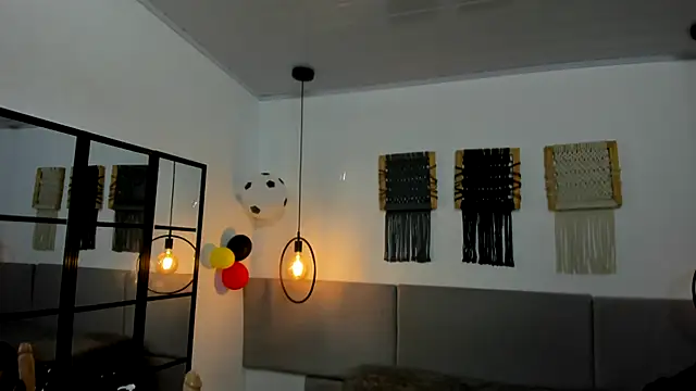 Snapshot of Sweet_camille chatting on 07/14/26, 02:38 Sweet camille online show from 07/14/26, 02:38