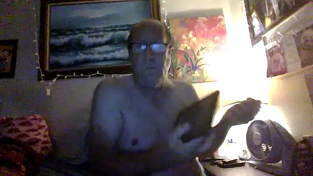 Snapshot of hornyrich69 chatting on 12/08/24, 03:02 hornyrich69 online show from 12/08/24, 03:02