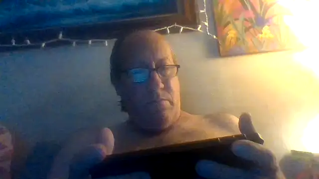 Snapshot of hornyrich69 chatting on 01/10/25, 06:53 hornyrich69 online show from 01/10/25, 06:53