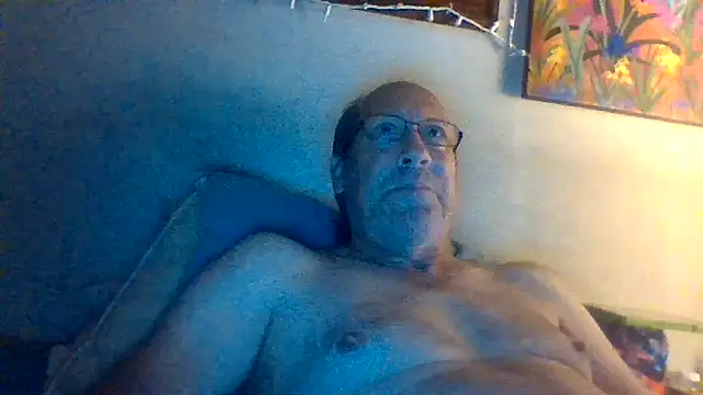 Snapshot of hornyrich69 chatting on 09/17/25, 04:47 hornyrich69 online show from 09/17/25, 04:47