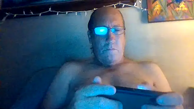 Snapshot of hornyrich69 chatting on 09/18/25, 03:30 hornyrich69 online show from 09/18/25, 03:30