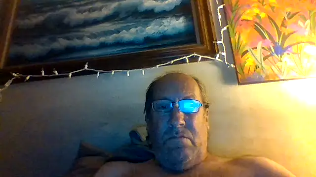 Snapshot of hornyrich69 chatting on 06/14/26, 04:36 hornyrich69 online show from 06/14/26, 04:36