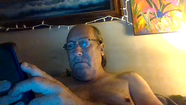 Snapshot of hornyrich69 chatting on 06/15/26, 04:36 hornyrich69 online show from 06/15/26, 04:36