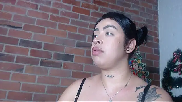 Snapshot of salome__hills1 chatting on 01/07/25, 10:30 salome hills1 online show from 01/07/25, 10:30