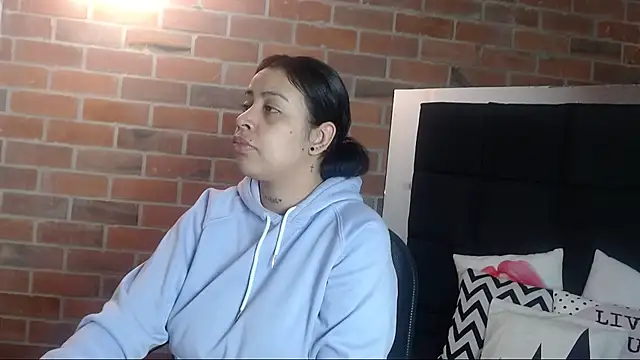 Snapshot of salome__hills1 chatting on 01/14/25, 02:32 salome hills1 online show from 01/14/25, 02:32