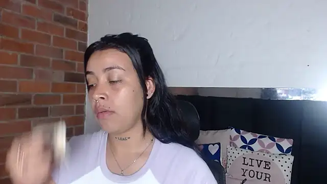 Snapshot of salome__hills1 chatting on 06/11/26, 12:32 salome hills1 online show from 06/11/26, 12:32