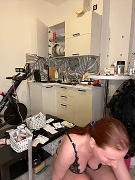 EmmaWarren online show from 10/21/25, 04:08