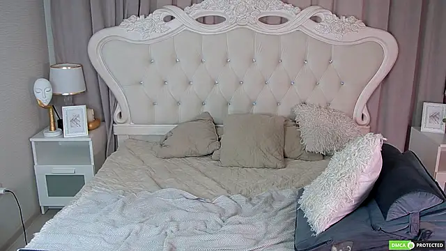 EmmaWarren online show from 03/11/26, 03:23