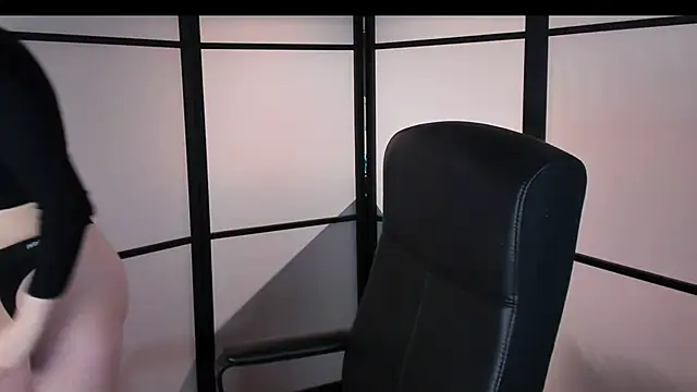 Snapshot of Goddess-Rose chatting on 01/12/25, 11:15 Goddess-Rose online show from 01/12/25, 11:15