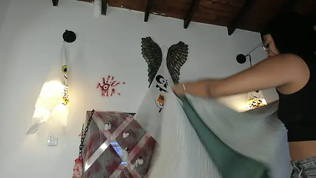 Bianca zaens2 online show from 10/30/25, 10:27