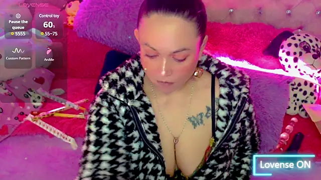 Snapshot of martina_bk chatting on 01/23/25, 07:43 martina bk online show from 01/23/25, 07:43