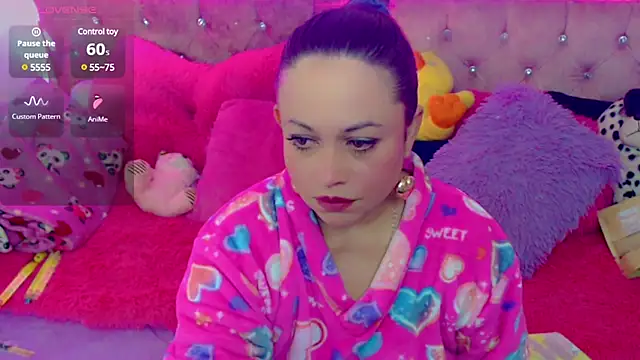 Snapshot of martina_bk chatting on 01/25/25, 02:58 martina bk online show from 01/25/25, 02:58