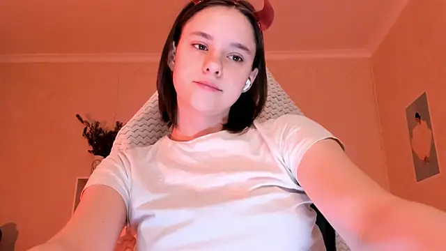 Snapshot of Britney_Ross chatting on 03/06/26, 02:41 Britney Ross online show from 03/06/26, 02:41