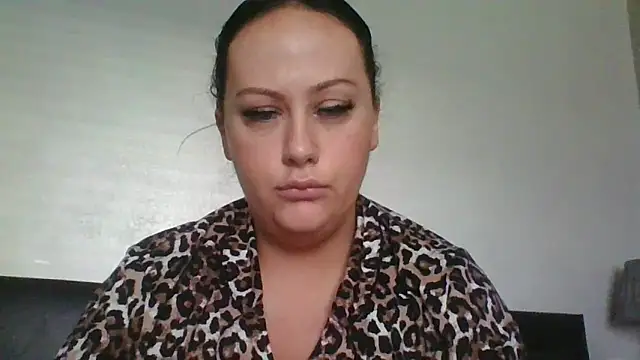 Snapshot of CurvyQueen2023 chatting on 12/02/25, 11:04 CurvyQueen2023 online show from 12/02/25, 11:04