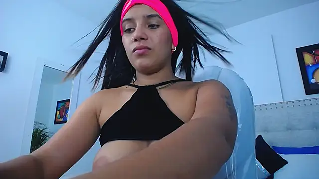 Chiqui milk  online show from 01/27/25, 11:00