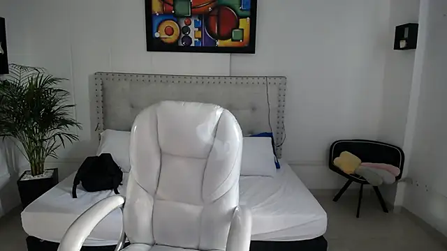 Chiqui milk  online show from 02/11/25, 07:05