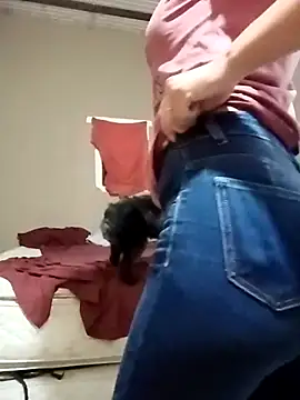 Snapshot of Michellluxo chatting on 04/13/26, 03:17 Michellluxo online show from 04/13/26, 03:17