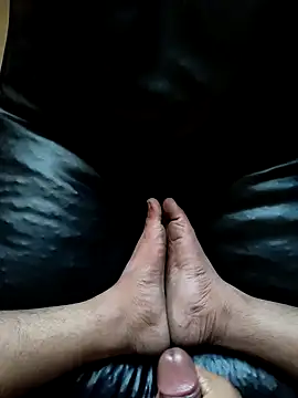 Snapshot of Village_0boy chatting on 12/18/25, 09:37 Village 0boy online show from 12/18/25, 09:37