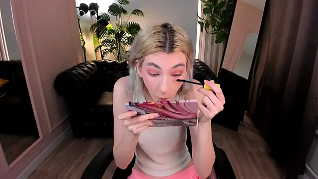 Mia Cheers online show from 01/28/25, 01:49