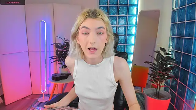 Mia Cheers online show from 01/29/25, 01:49