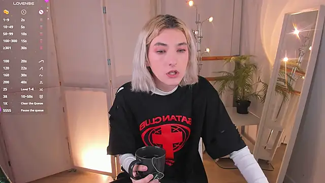 Mia Cheers online show from 02/13/25, 05:22