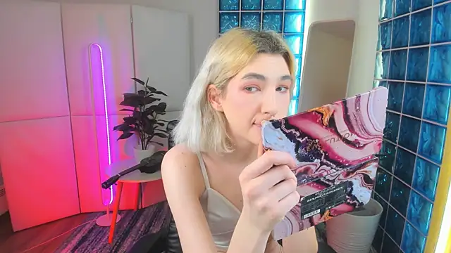 Mia Cheers online show from 02/25/25, 01:50