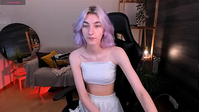 Mia Cheers online show from 10/05/25, 01:53