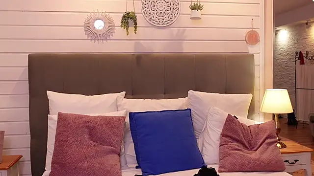 LinaReese online show from 01/18/25, 10:39