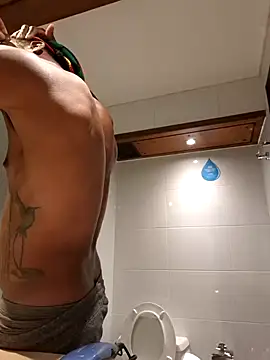 calientoboy online show from 03/22/25, 04:04