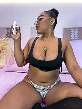 Snapshot of Esmeralda_Duarte chatting on 04/14/26, 04:51 Esmeralda Duarte online show from 04/14/26, 04:51