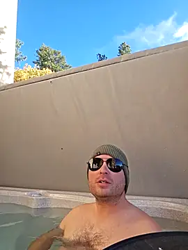 Snapshot of JeepinAround chatting on 10/14/25, 03:02 JeepinAround online show from 10/14/25, 03:02