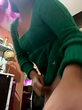 Snapshot of PurpleHaze17 chatting on 10/08/25, 06:05 PurpleHaze17 online show from 10/08/25, 06:05