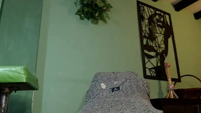 Snapshot of thirstymoonxx chatting on 01/31/25, 12:50 thirstymoonxx online show from 01/31/25, 12:50
