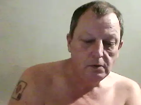 Snapshot of chubbybear2cum chatting on 12/10/24, 03:09 chubbybear2cum online show from 12/10/24, 03:09