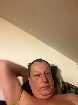 Snapshot of chubbybear2cum chatting on 10/03/25, 12:35 chubbybear2cum online show from 10/03/25, 12:35