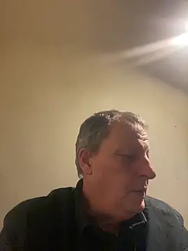 Snapshot of chubbybear2cum chatting on 11/07/25, 05:18 chubbybear2cum online show from 11/07/25, 05:18