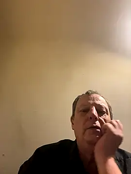 Snapshot of chubbybear2cum chatting on 11/15/25, 05:38 chubbybear2cum online show from 11/15/25, 05:38