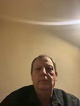 Snapshot of chubbybear2cum chatting on 11/21/25, 03:05 chubbybear2cum online show from 11/21/25, 03:05