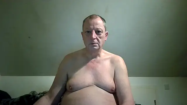 Snapshot of chubbybear2cum chatting on 11/25/25, 04:18 chubbybear2cum online show from 11/25/25, 04:18