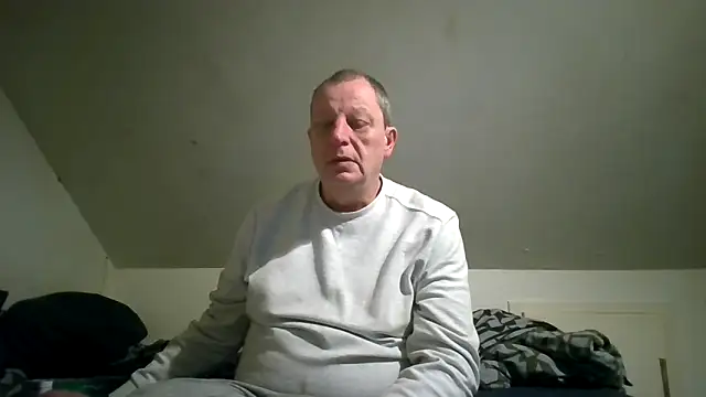 Snapshot of chubbybear2cum chatting on 03/16/26, 08:51 chubbybear2cum online show from 03/16/26, 08:51