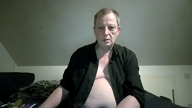 Snapshot of chubbybear2cum chatting on 04/11/26, 02:38 chubbybear2cum online show from 04/11/26, 02:38