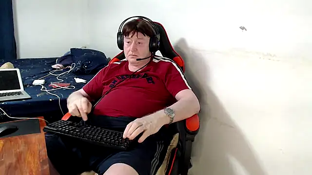 Snapshot of Erocon_6 chatting on 12/16/24, 09:24 Erocon 6 online show from 12/16/24, 09:24