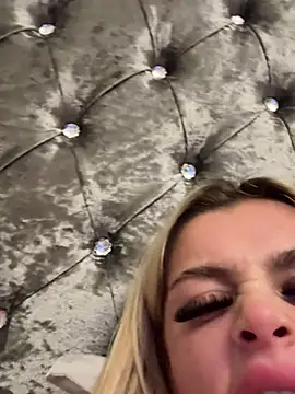 Snapshot of IrishTeenBarbie69 chatting on 02/28/25, 11:34 IrishTeenBarbie69 online show from 02/28/25, 11:34